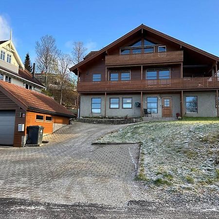 Leilighet I Rolig Gate Med Utsikt Og Gratis Parkering Tromsø Exterior foto