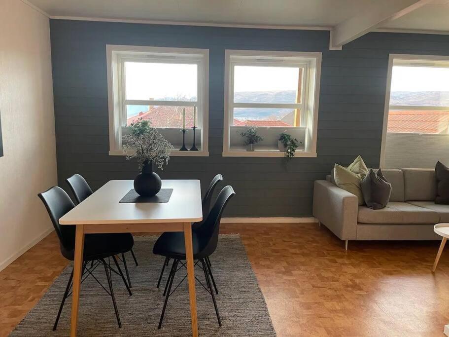 Leilighet I Rolig Gate Med Utsikt Og Gratis Parkering Tromsø Exterior foto